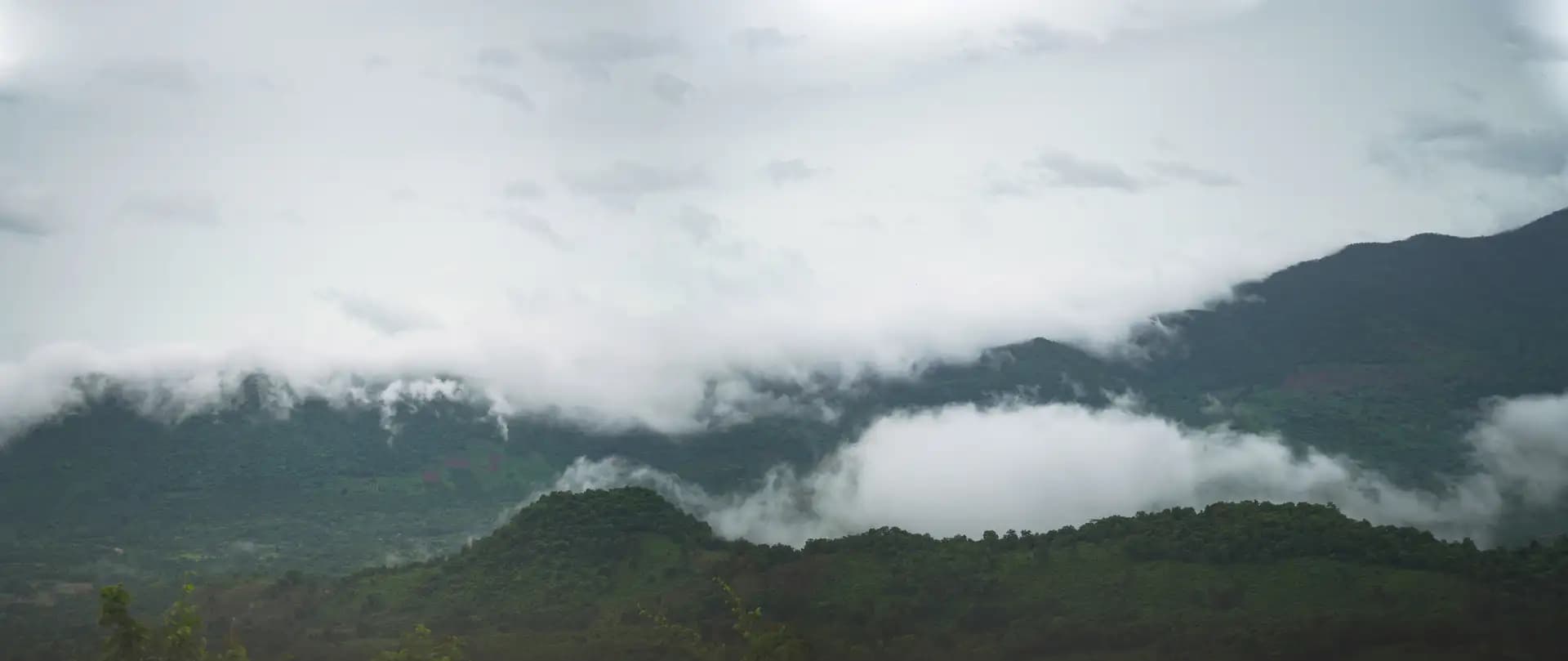 Scenic view on the way to Borra Cave from the train..