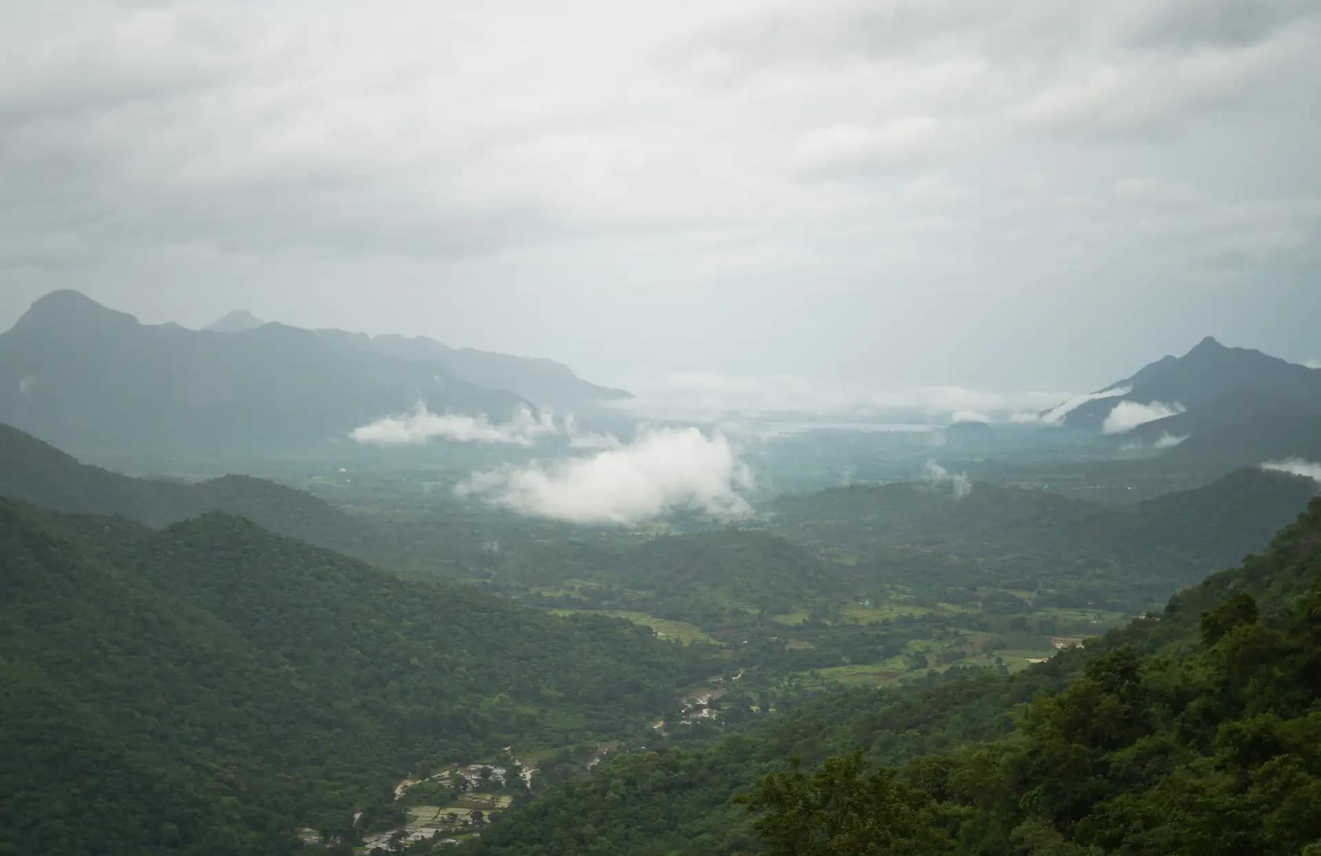 Scenic view on the way to Borra Cave from the train..